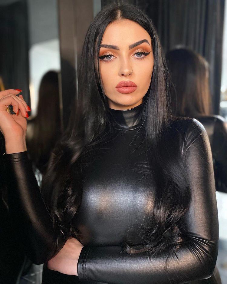 ReineMargot de Gien, âgé de 34 ans